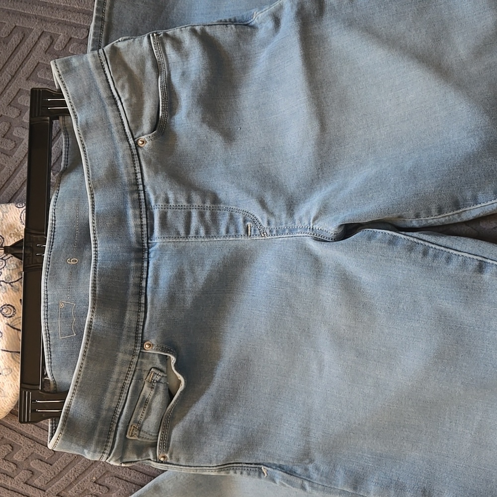 Levi's Pull on Straight Leg Jeans